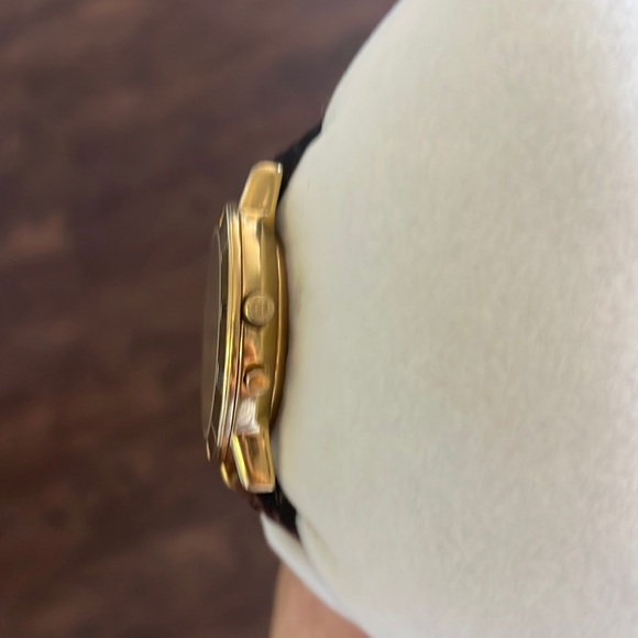 *READ Gucci 3800 Jr Chronograph Gold Plated Women's Watch - Picture 4 of 14